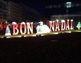 Benidorm da la bienvenida a la Navidad con el Pregón y la inauguración de la Plaza del Ayuntamiento