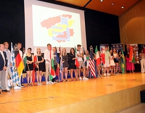 Benidorm da la bienvenida a los 18 jóvenes de 14 países que participan en una nueva edición del Lions Costa Blanca Camp