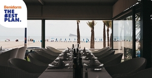 Plan #34: Comer con vistas a la playa y el mar Mediterráneo